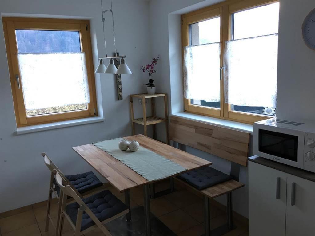 Haus Klinger Apartment Vandans Ruang foto
