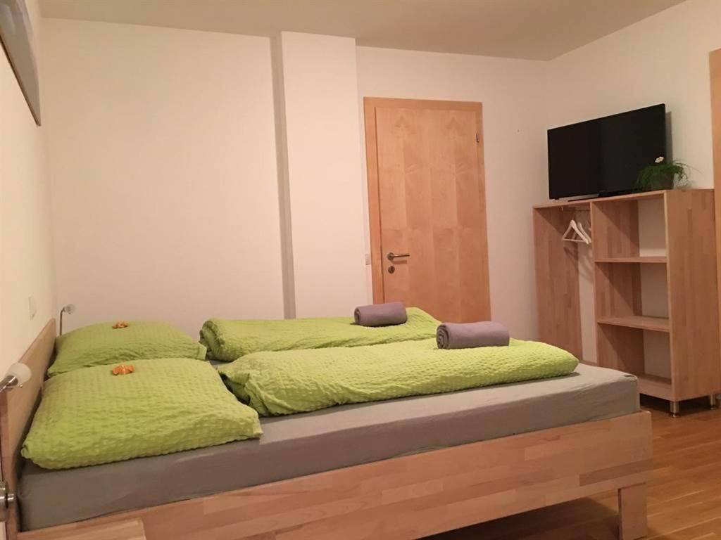 Haus Klinger Apartment Vandans Ruang foto