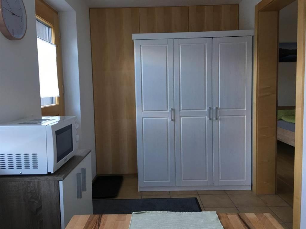 Haus Klinger Apartment Vandans Ruang foto